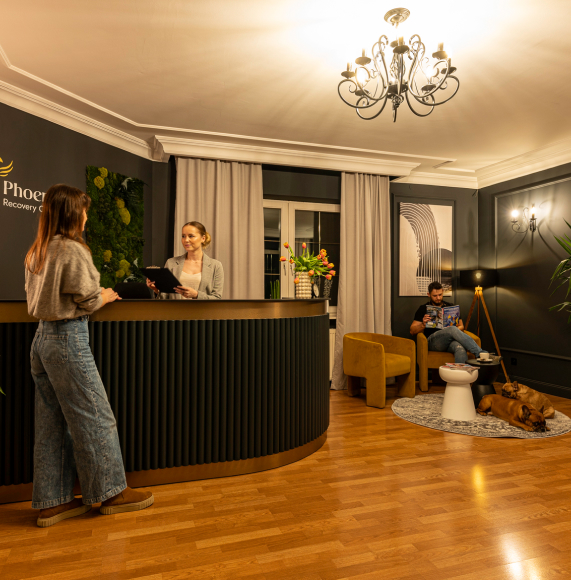 Recepcja i poczekalnia Phoenix Recovery Center